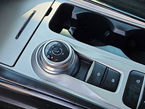 Used 2022 Ford Explorer XLT image 21