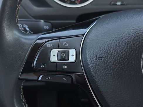 Used 2021 Volkswagen Tiguan SE AWD/4WD image 19
