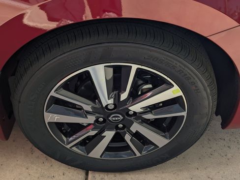 New 2025 Nissan Versa SV image 7