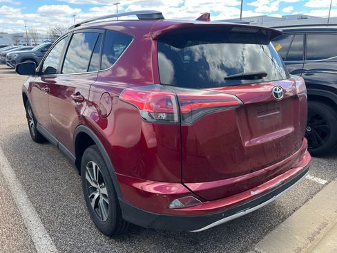 Used 2018 Toyota RAV4 XLE FWD image 6