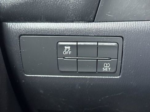 Used 2018 MAZDA MAZDA3 Touring FWD image 37