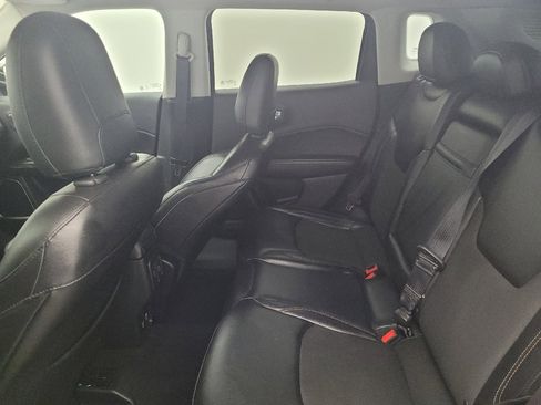 Used 2018 Jeep Compass Latitude w/ Popular Equipment Group AWD/4WD image 18