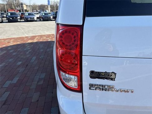 Used 2019 Dodge Grand Caravan SE image 10