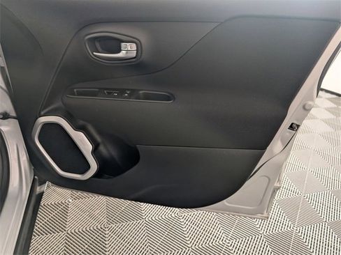 Used 2021 Jeep Renegade Latitude w/ Convenience Group image 32
