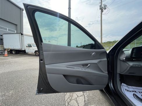 Used 2021 Hyundai Elantra SEL FWD image 9
