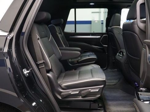 Certified 2025 Cadillac Escalade Premium Luxury AWD/4WD image 18