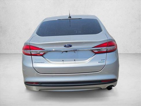 Used 2018 Ford Fusion SE w/ Fusion SE Technology Package FWD image 6