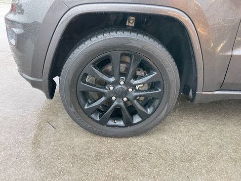 Used 2019 Jeep Grand Cherokee Altitude AWD/4WD image 29