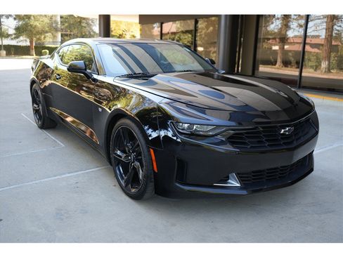 Used 2022 Chevrolet Camaro LT w/ RS Package RWD image 9