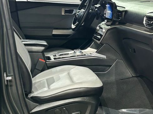 Used 2021 Ford Explorer XLT w/ Equipment Group 202A AWD/4WD image 60