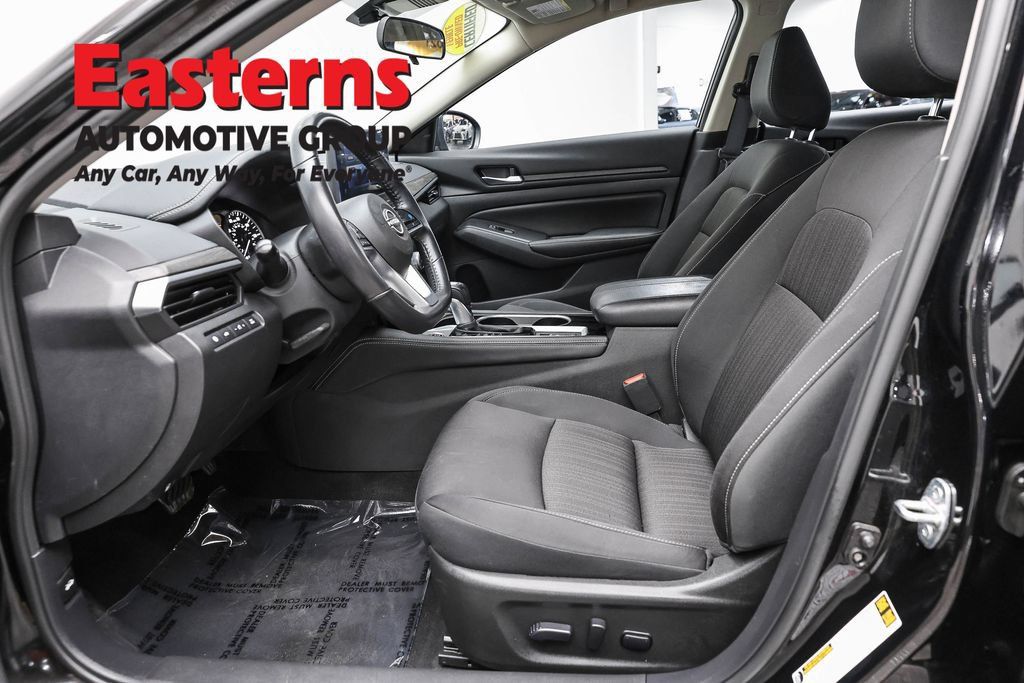 Used 2024 Nissan Altima 2.5 SV w/ SV Premium Package FWD image 14