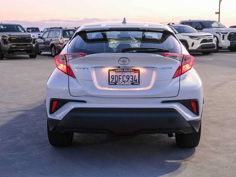 Used 2022 Toyota C-HR Limited FWD image 5