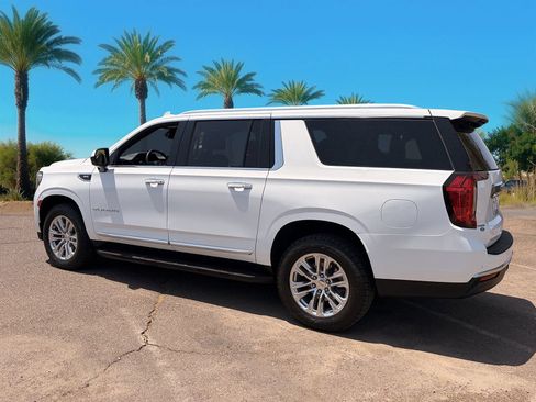Used 2023 GMC Yukon XL SLT AWD/4WD image 3