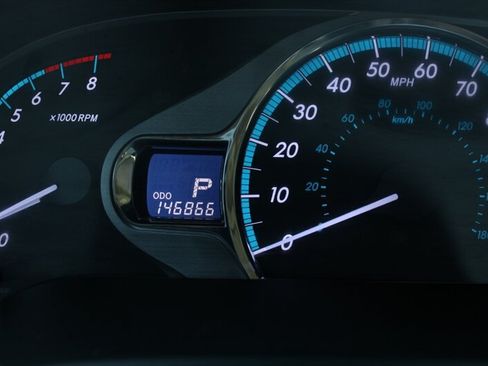 Used 2011 Toyota Sienna XLE w/ Entertainment Pkg FWD image 7