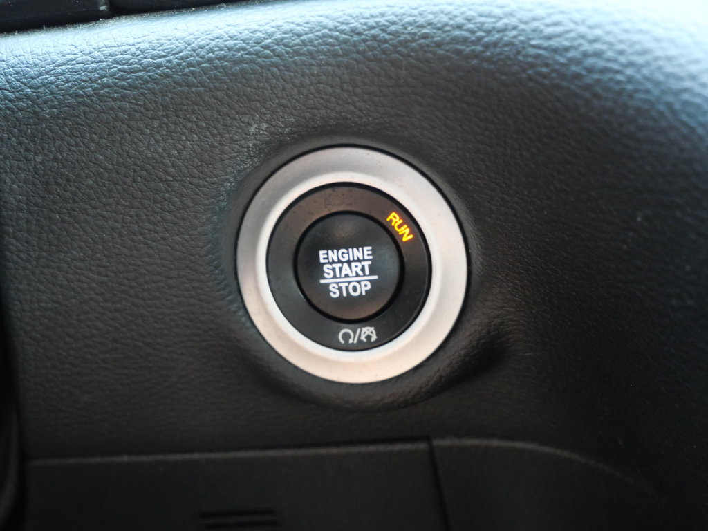 Used 2023 Chrysler Pacifica Touring FWD image 27