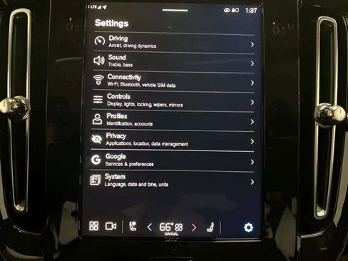 Used 2025 Volvo XC40 B5 Plus image 59