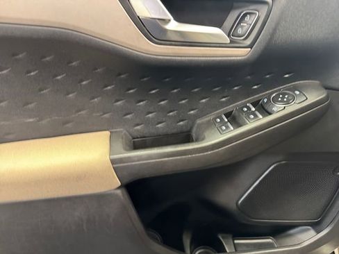 Used 2020 Ford Escape SE image 25