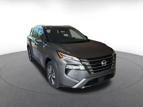 Used 2026 Nissan Rogue SL FWD image 3