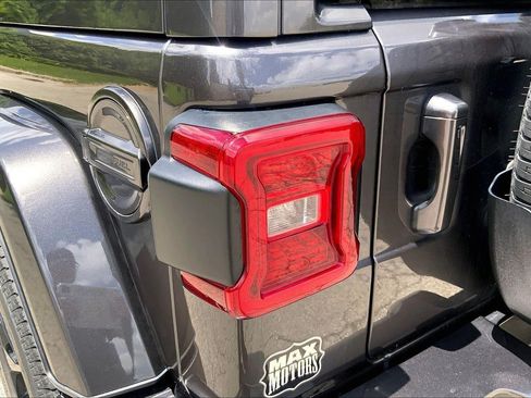 Used 2021 Jeep Wrangler Unlimited Sahara AWD/4WD image 28