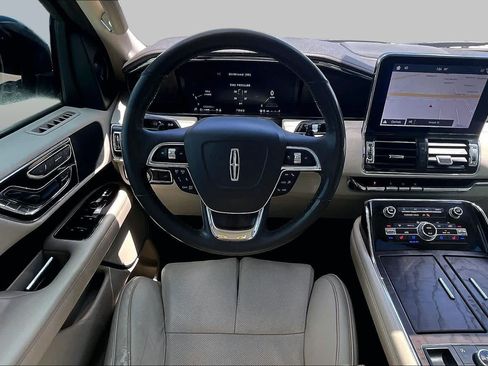 Used 2019 Lincoln Navigator Select w/ Technology Package AWD/4WD image 6