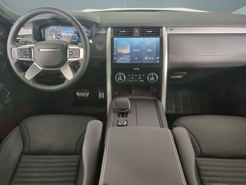 Certified 2025 Land Rover Discovery Dynamic SE image 12