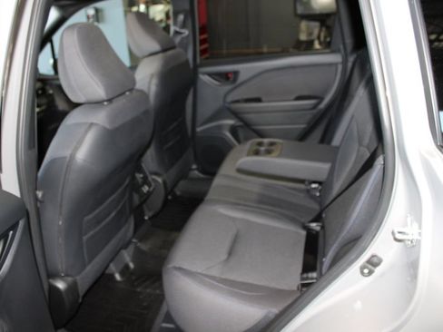 Used 2025 Subaru Forester Premium AWD/4WD image 11
