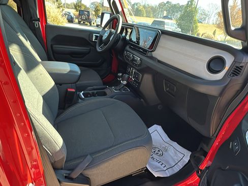 Used 2025 Jeep Wrangler Willys image 20