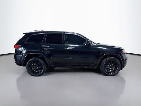 Used 2019 Jeep Grand Cherokee Altitude AWD/4WD image 3