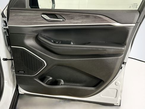 Used 2022 Jeep Grand Cherokee Limited 4xe w/ Luxury Tech Group II image 33