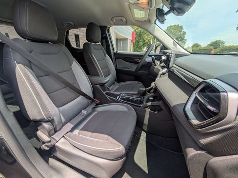 Used 2025 Chevrolet TrailBlazer LT AWD/4WD image 30