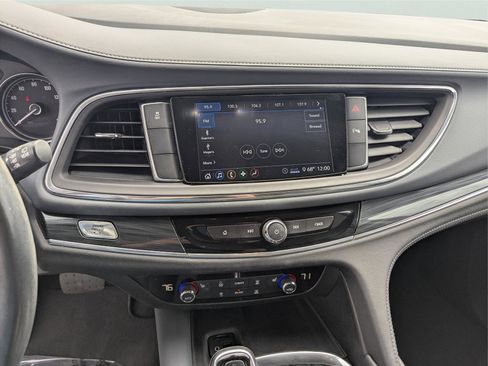 Used 2021 Buick Enclave Essence image 20