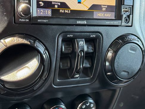Used 2017 Jeep Wrangler Unlimited Sahara AWD/4WD image 28