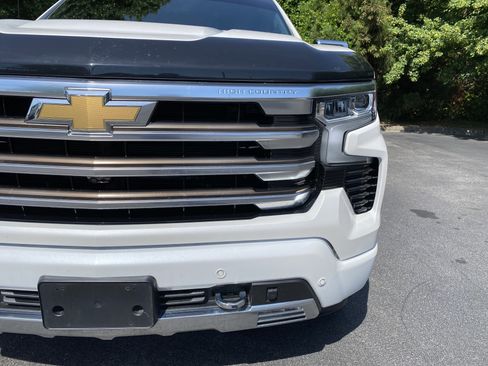 Used 2022 Chevrolet Silverado 1500 High Country w/ High Country Premium Package AWD/4WD image 14