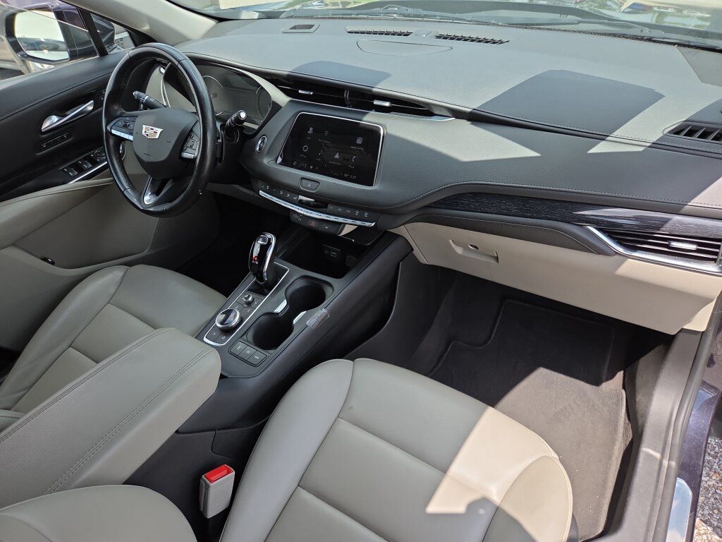 Used 2023 Cadillac XT4 Premium Luxury FWD image 16