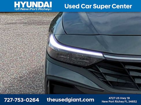 Used 2025 Hyundai Elantra SE FWD image 9