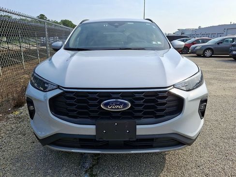 Used 2025 Ford Escape ST-Line Select AWD/4WD image 2