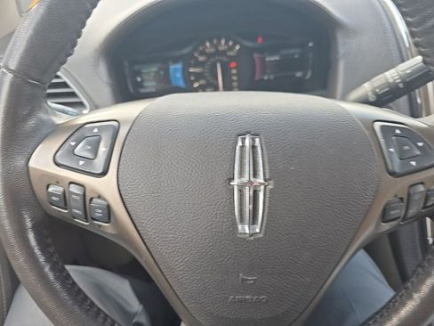 Used 2012 Lincoln MKX FWD image 13