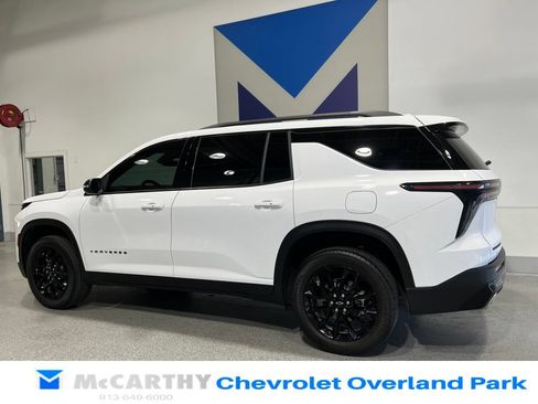 Used 2025 Chevrolet Traverse LT w/ Midnight/Sport Edition FWD image 7