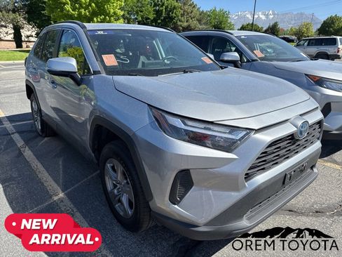 Used 2022 Toyota RAV4 XLE w/ Convenience Package AWD/4WD image 6