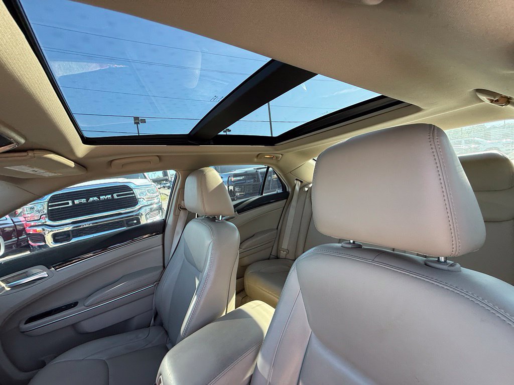 Used 2014 Chrysler 300 w/ Driver Convenience Group RWD image 12