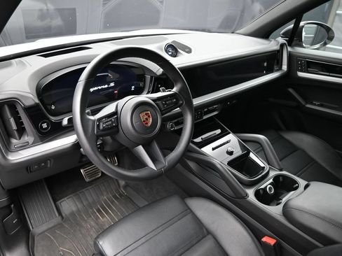 Used 2024 Porsche Cayenne S AWD/4WD image 6