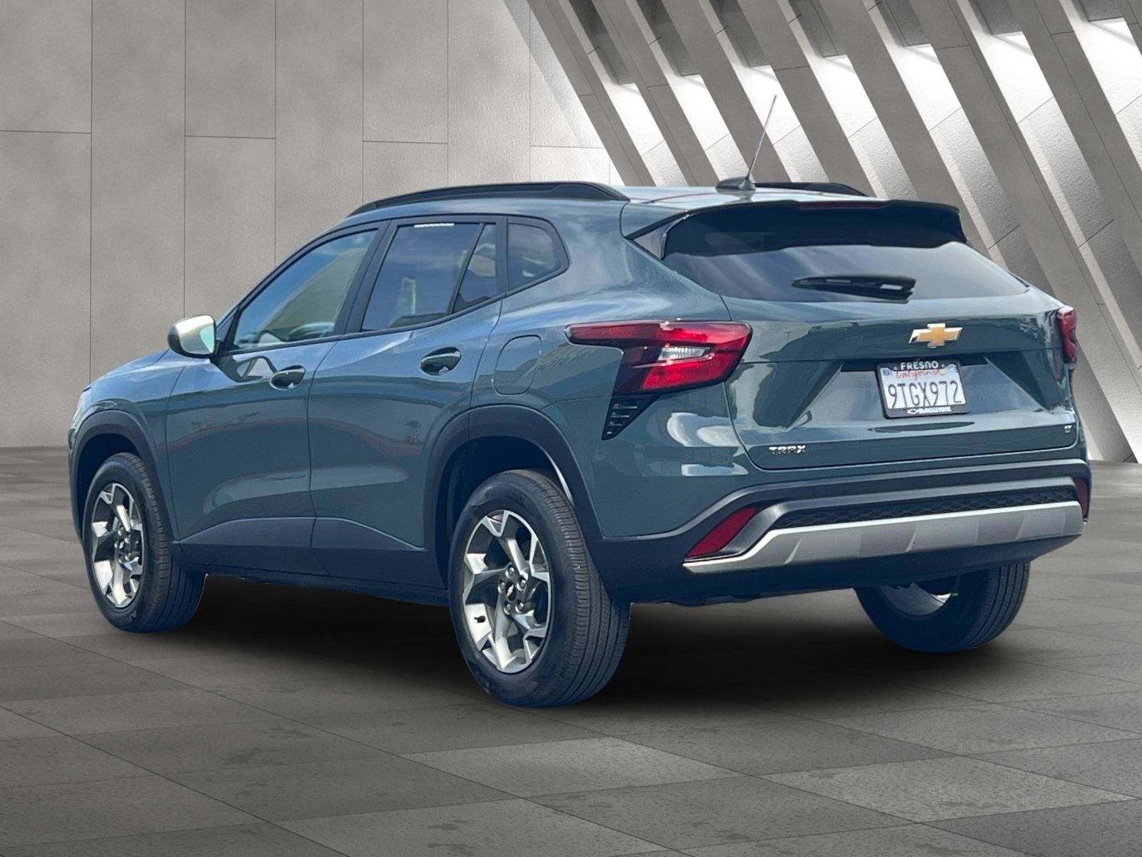 Used 2025 Chevrolet Trax LT w/ LT Convenience Package FWD image 5