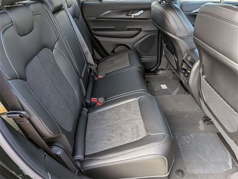 New 2025 Jeep Grand Cherokee Altitude image 29