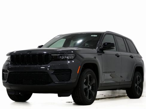 New 2025 Jeep Grand Cherokee 4WD image 3