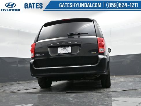 Used 2016 Dodge Grand Caravan SE image 29