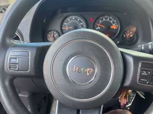 Used 2014 Jeep Patriot Sport w/ Tire & Wheel Group AWD/4WD image 6