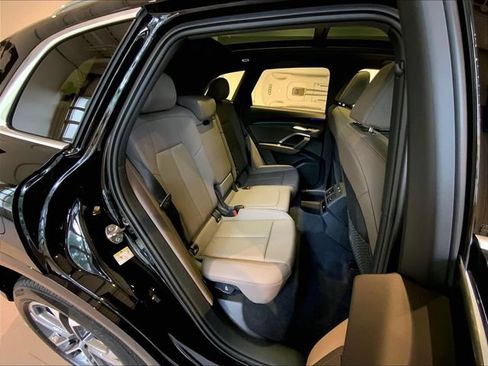 Used 2025 Audi Q5 Premium w/ Convenience Package AWD/4WD image 22