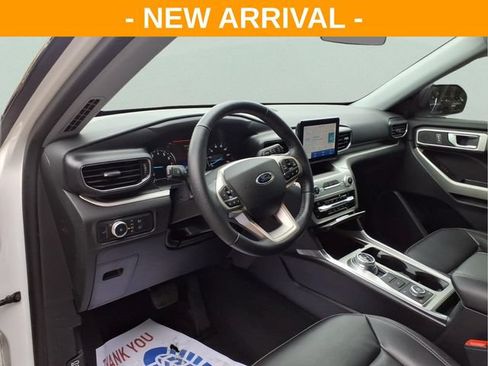 Used 2021 Ford Explorer XLT w/ Equipment Group 202A AWD/4WD image 17
