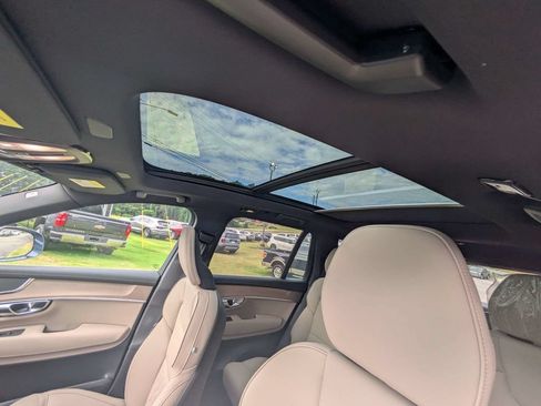 New 2026 Volvo XC90 B5 Plus w/ Protection Package Premier AWD/4WD image 22