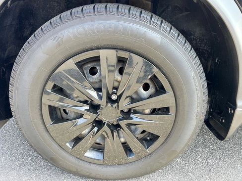 Used 2020 Nissan Rogue Sport S image 9